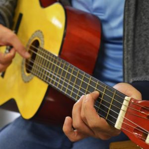 GUITARE ACOUSTISUE 6 CORDES 99 CM (39 POUCES)